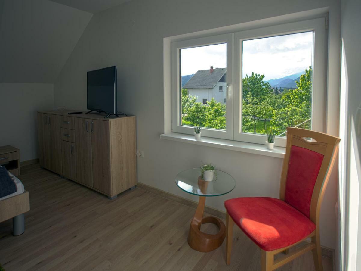 Apartment Marjetka ゴレンスカ地方 エクステリア 写真